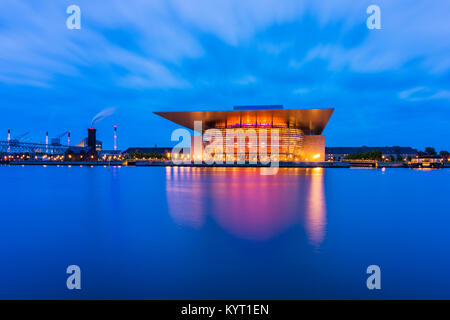 Copenaghen Opera House di Copenhagen, Danimarca. È l'opera nazionale di Danimarca e fu completato nel 2004. Foto Stock