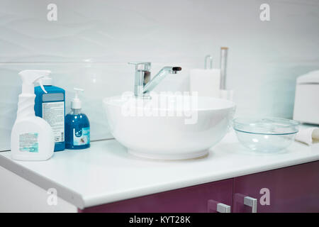 Cosmetici sul tavolo Foto Stock