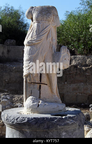 Statua Headless vicino teatro a Salamina, Cipro del Nord Foto Stock