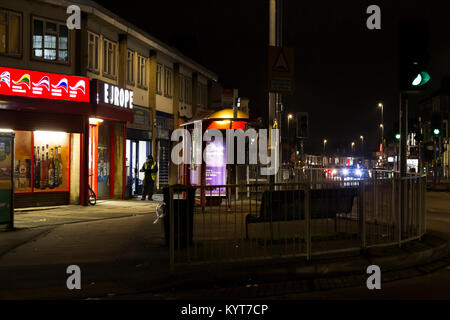 Inverni scura sera di Wellingborough rd, Northampton, Foto Stock