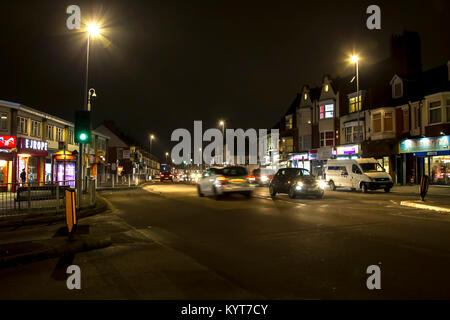 Inverni scura sera di Wellingborough rd, Northampton, Foto Stock