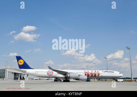 Lufthansa, Airbus A340-600, edizione speciale calciatore FCB, FC Bayern, Aeroporto di Monaco di Baviera, Foto Stock