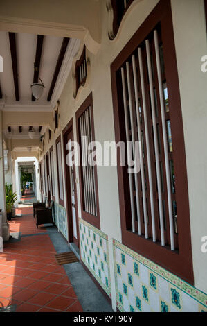 Peranakan tradizionali case a schiera su Koon Seng Road a Katong (Joo Chiat) quartiere, Singapore. Foto Stock