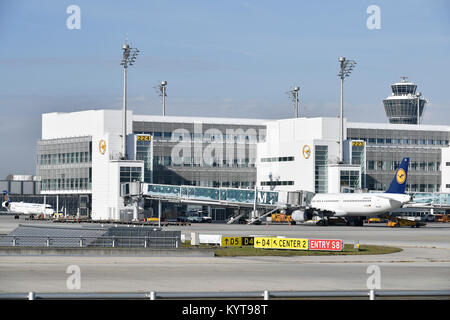 Lufthansa, line up, lineup, posizione di parcheggio, parcheggio, gioco, terminale 2, Torre, aeromobili, aereo, piano, compagnie aeree, Aeroporto di Monaco di Baviera, Foto Stock