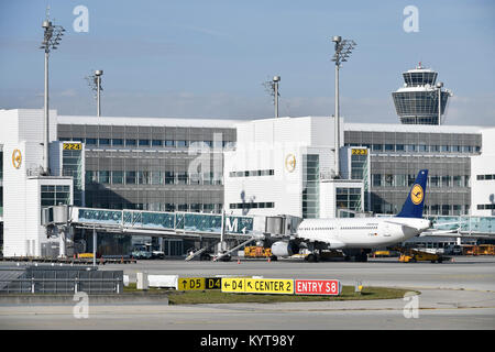 Lufthansa, line up, lineup, posizione di parcheggio, parcheggio, gioco, terminale 2, Torre, aeromobili, aereo, piano, compagnie aeree, Aeroporto di Monaco di Baviera, Foto Stock