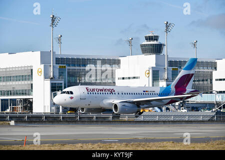 Eurowings, A320, line up, lineup, varie compagnie aeree, posizione di parcheggio, parcheggio, gioco, terminale 2, Torre, MAC, aeromobili, aereo, piano, compagnie aeree, Foto Stock