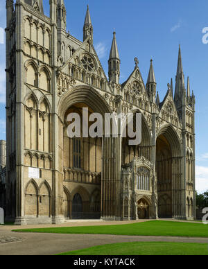 Peterborough Cathedral fronte ovest con tripla archi. Foto Stock
