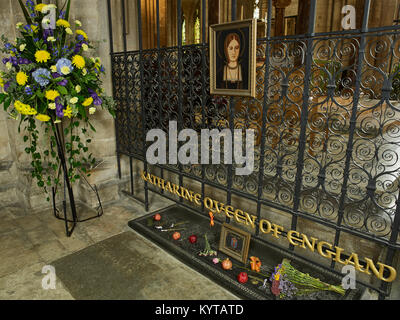 Peterborough Cathedral. Nord cudiero ailse: il sito della tomba di Katharine di Aragona (morto nel 1536), Regina dell'Inghilterra e della prima moglie di Henry VIII. Il Foto Stock