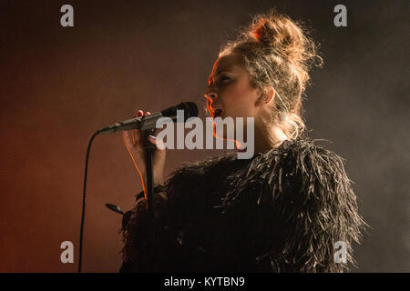 Il Norvegese electropop cantante, compositore e musicista di Emilie Nicolas esegue un concerto dal vivo presso il Rockefeller durante il norvegese vetrina festival e music conference by:Larm 2014 a Oslo. Norvegia, 27/02 2014. Foto Stock