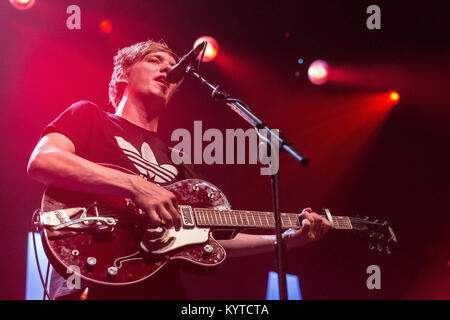 Il cantante inglese, compositore e musicista George Ezra esegue un concerto dal vivo al Rockefeller di Oslo. Danimarca, 18/06 2015. Foto Stock