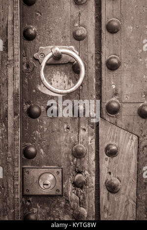 Close-up dettaglio di una porta nella Medina di Marrakech, Marocco.marocchino dettagli architettonici Foto Stock