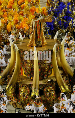 Scuola di Samba presentazione in Sambodrome a Rio de Janeiro il carnevale, Brasile Foto Stock