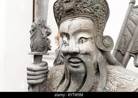 Close up di un guerriero statua al Wat Pho tempio buddista di Bangkok, Tailandia. Foto Stock