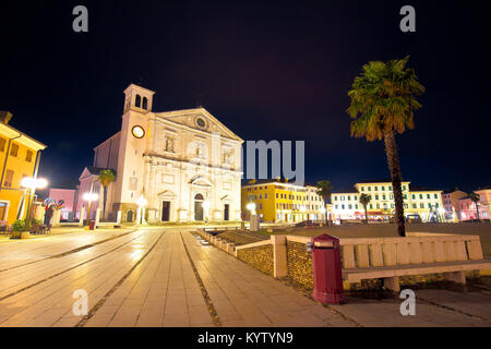 La piazza centrale nella città italiana di Palmanova vista serale, regione Friuli Venezia Giulia di Italia Foto Stock