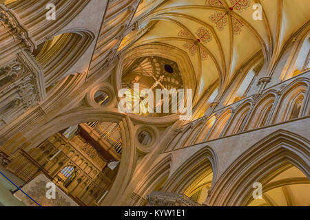 Archi a forbice nella Cattedrale di Wells, Cattedrale di Wells, pozzi, Somerset REGNO UNITO NEL GENNAIO - medioevale Foto Stock