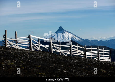 Volcán Puntiagudo en la Región de los Lagos, Cile. Foto Stock