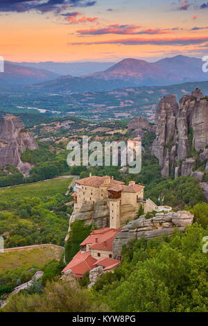 Monastero Roussanou al tramonto, Meteora, Grecia Foto Stock