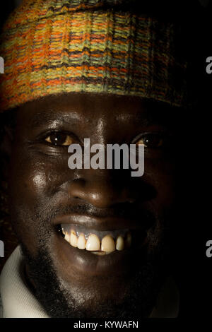 Un colpo di testa ritratto di un uomo in Gambia Foto Stock