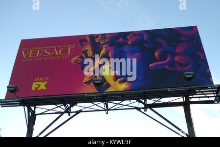 LOS ANGELES, CA - gennaio 16: una vista generale di atmosfera di FX crimine americano miniserie "l'assassinio di Gianni Versace' su Sunset Boulevard a Los Angeles, California. Foto di Barry re/Alamy Live News Foto Stock