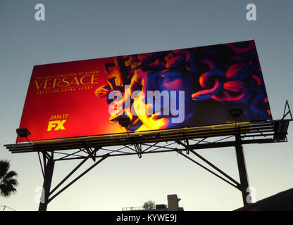 LOS ANGELES, CA - gennaio 16: una vista generale di atmosfera di FX crimine americano miniserie "l'assassinio di Gianni Versace' su Sunset Boulevard a Los Angeles, California. Foto di Barry re/Alamy Live News Foto Stock