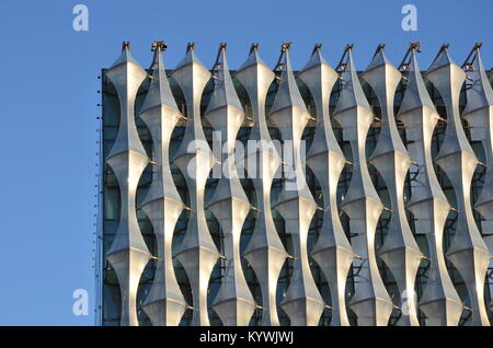 Londra, Regno Unito. 16 gennaio, 2018. La nuova ambasciata americana a Londra apre al pubblico. 3pm, 16 gennaio 2018. Nine Elms, Battersea, Londra, Regno Unito Credit: Robert Smith/Alamy Live News Foto Stock