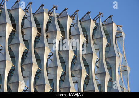 Londra, Regno Unito. 16 gennaio, 2018. La nuova ambasciata americana a Londra apre al pubblico. 3pm, 16 gennaio 2018. Nine Elms, Battersea, Londra, Regno Unito Credit: Robert Smith/Alamy Live News Foto Stock