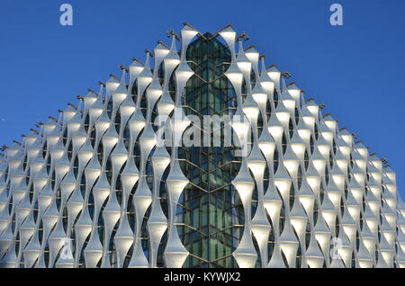 Londra, Regno Unito. 16 gennaio, 2018. La nuova ambasciata americana a Londra apre al pubblico. 3pm, 16 gennaio 2018. Nine Elms, Battersea, Londra, Regno Unito Credit: Robert Smith/Alamy Live News Foto Stock