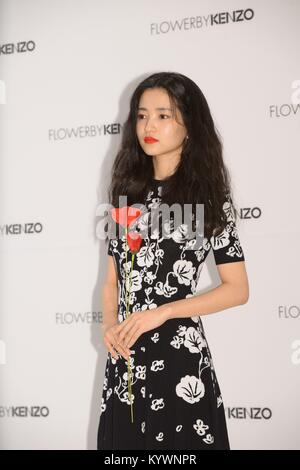 Seul in Corea. 16 gennaio, 2018. Kim Tae-ri promuove per FLOWERBYKENZO a Seul, in Corea il 16 gennaio, 2018.(Cina e Corea diritti) Credito: TopPhoto/Alamy Live News Foto Stock