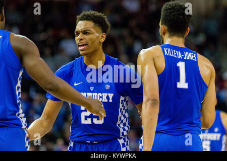 La Columbia, SC, Stati Uniti d'America. 16 gennaio, 2018. Kentucky Wildcats avanti PJ Washington (25) cerca di convincere i suoi compagni di squadra pompato nel SEC matchup basket a vita coloniale Arena in Columbia, SC. (Scott Kinser/Cal Sport Media) Credito: csm/Alamy Live News Foto Stock