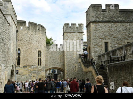 Londra, Regno Unito. Il 22 agosto, 2017. Immagine della Torre di Londra prese a Londra, Regno Unito, 22 agosto 2017. Credito: Waltraud Grubitzsch/dpa-Zentralbild/dpa/Alamy Live News Foto Stock