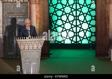 Il presidente palestinese Mahmoud Abbas (Abu Mazen) eroga un discorso durante Al-Azhar Conferenza mondiale a sostegno di Gerusalemme, a Al-Azhar centro conferenza del Cairo, Egitto, 17 gennaio 2018. Foto: Fayed El-Geziry/dpa Foto Stock