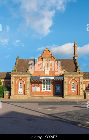 Vittoriano stazione ferroviaria, un esempio ben conservato di un piccolo paese in stile vittoriano stazione ferroviaria in Stowmarket, Suffolk, Inghilterra, Regno Unito. Foto Stock