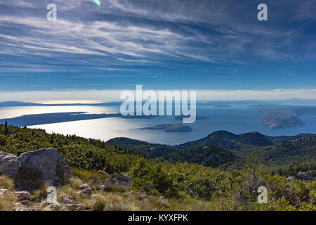 Mare Adriatico e le isole croate da Zavizan - Velebit settentrionale parco nazionale, Croazia - Agosto 2016 Foto Stock