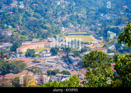 Vista sulla città di Kandy dal di sopra, Sri Lanka Foto Stock