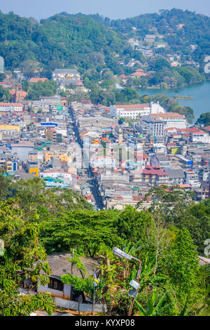 Vista sulla città di Kandy dal di sopra, Sri Lanka Foto Stock