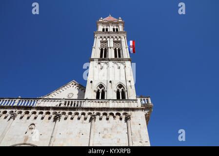 Il Trogir in Croazia (Patrimonio Mondiale dell'UNESCO). Il campanile della cattedrale. Foto Stock