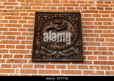 AMBOISE, Francia - circa giugno 2014: salamandra in legno immagine sul muro nel castello di Amboise Foto Stock