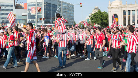Barcellona, Spagna - 30 Maggio 2015: gli appassionati di calcio di Athletic Bilbao Club prima che il gioco finale della Coppa con il club Barcellona in Barcellona, Spagna Foto Stock