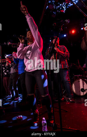 No BS! Brass Band con il cantante Samantha Reed compie durante il 2018 New York Winter Festival di Jazz a Le Poisson Rouge (foto di Lev Radin/Pacific Stampa) Foto Stock