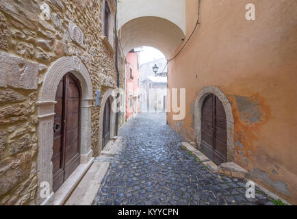 Tagliacozzo (Italia) - un piccolo grazioso villaggio in provincia di L'Aquila, in montagna regione Abruzzo, spesso coperti di neve durante l'inverno. Foto Stock