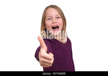 Un 9 anno vecchia ragazza mostra il suo pollice in alto e dà il segno per tutto OK. Essa chiede la parola sì, Ritratto Foto Stock