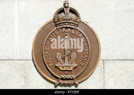 PERTH, Australia - 10 Gennaio 2018: Bronzo cresta della Royal Australian Navy Foto Stock