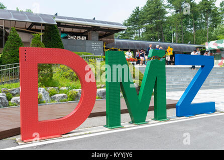 Corea DMZ, coreano zona demilitarizzata, segno al villaggio Panmunjeon in Corea del Sud Est asiatico Foto Stock