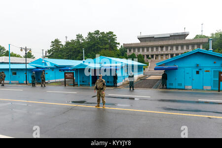 Zona di sicurezza JSA in Corea del Sud a Panmunjeom, mostrando la demarcazione militare confine tra Corea del Nord e Corea del Sud Foto Stock