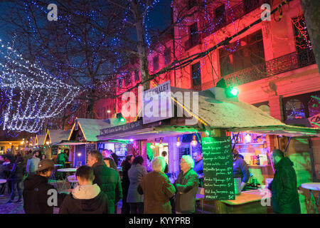 Tradizionale,natale,mercato,a,centro,d,street,scena,natale,decorazioni,centro,d,Carcassonne,Aude,dipartimento,Francia,l'Europa, Foto Stock