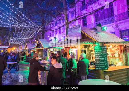 Tradizionale,natale,mercato,a,centro,d,street,scena,natale,decorazioni,centro,d,Carcassonne,Aude,dipartimento,Francia,l'Europa, Foto Stock