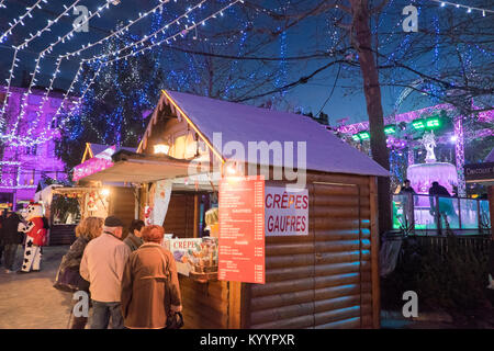 Tradizionale,natale,mercato,a,centro,d,street,scena,natale,decorazioni,centro,d,Carcassonne,Aude,dipartimento,Francia,l'Europa, Foto Stock