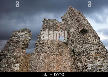 Il XVI secolo il castello di Ardvreck rovina a Loch Assynt nelle Highlands scozzesi, Sutherland, Scotland, Regno Unito Foto Stock