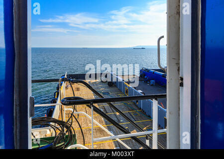 Vista del ponte della nave dalla cabina comandante Foto Stock