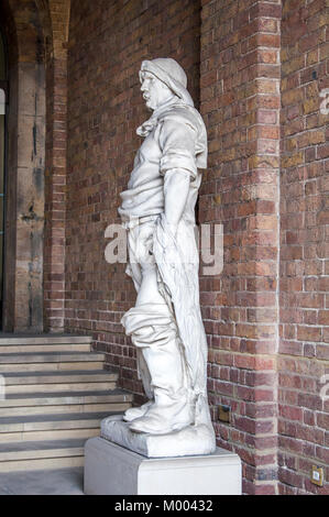 Una statua di un pescatore al di fuori del pescivendolo Hall di Londra Inghilterra. Foto Stock